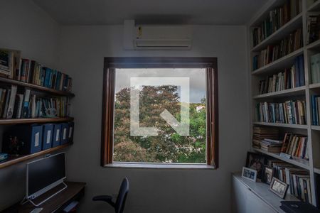 Casa à venda com 800m², 6 quartos e 3 vagas Casa à venda com 800m², 6 quartos e 3 vagasEscritório