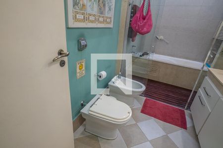 Casa à venda com 800m², 6 quartos e 3 vagas Casa à venda com 800m², 6 quartos e 3 vagasBanheiro