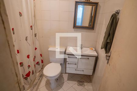 Casa à venda com 800m², 6 quartos e 3 vagas Casa à venda com 800m², 6 quartos e 3 vagasBanheiro da academia