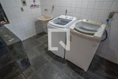 Casa à venda com 800m², 6 quartos e 3 vagas Casa à venda com 800m², 6 quartos e 3 vagasÁrea de Serviço