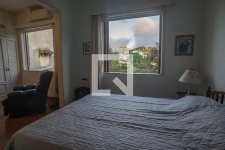 Casa à venda com 800m², 6 quartos e 3 vagas Casa à venda com 800m², 6 quartos e 3 vagasQuarto Principal