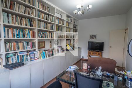 Casa à venda com 800m², 6 quartos e 3 vagas Casa à venda com 800m², 6 quartos e 3 vagasEscritório