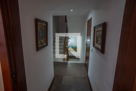 Casa à venda com 800m², 6 quartos e 3 vagas Casa à venda com 800m², 6 quartos e 3 vagasEscadas