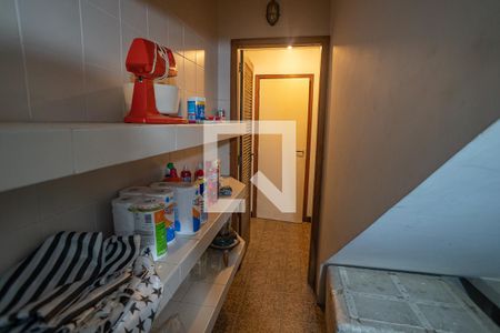 Casa à venda com 800m², 6 quartos e 3 vagas Casa à venda com 800m², 6 quartos e 3 vagasdispensa