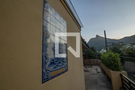 Casa à venda com 800m², 6 quartos e 3 vagas Casa à venda com 800m², 6 quartos e 3 vagasVaranda