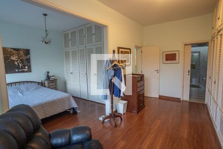 Casa à venda com 800m², 6 quartos e 3 vagas Casa à venda com 800m², 6 quartos e 3 vagasQuarto Principal