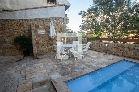 Casa à venda com 800m², 6 quartos e 3 vagas Casa à venda com 800m², 6 quartos e 3 vagasPiscina