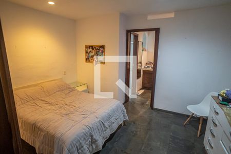 Casa à venda com 800m², 6 quartos e 3 vagas Casa à venda com 800m², 6 quartos e 3 vagasQuarto com closet e suite