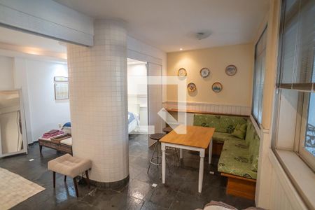 Casa à venda com 800m², 6 quartos e 3 vagas Casa à venda com 800m², 6 quartos e 3 vagassala de convivência