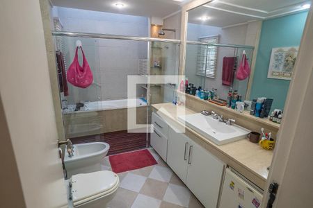 Casa à venda com 800m², 6 quartos e 3 vagas Casa à venda com 800m², 6 quartos e 3 vagasBanheiro