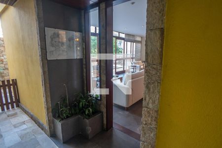 Casa à venda com 800m², 6 quartos e 3 vagas Casa à venda com 800m², 6 quartos e 3 vagasEntrada pela sala