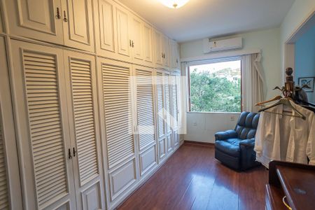 Casa à venda com 800m², 6 quartos e 3 vagas Casa à venda com 800m², 6 quartos e 3 vagasQuarto Principal