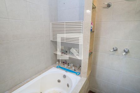 Casa à venda com 800m², 6 quartos e 3 vagas Casa à venda com 800m², 6 quartos e 3 vagasBanheiro