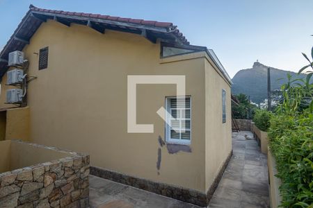 Casa à venda com 800m², 6 quartos e 3 vagas Casa à venda com 800m², 6 quartos e 3 vagasVaranda