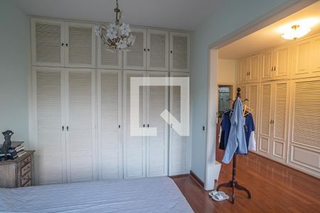 Casa à venda com 800m², 6 quartos e 3 vagas Casa à venda com 800m², 6 quartos e 3 vagasQuarto Principal