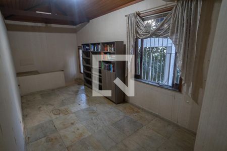 Casa à venda com 800m², 6 quartos e 3 vagas Casa à venda com 800m², 6 quartos e 3 vagasQuarto