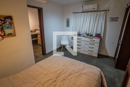 Casa à venda com 800m², 6 quartos e 3 vagas Casa à venda com 800m², 6 quartos e 3 vagasQuarto com closet e suite