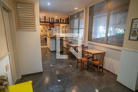 Casa à venda com 800m², 6 quartos e 3 vagas Casa à venda com 800m², 6 quartos e 3 vagassala de convivência