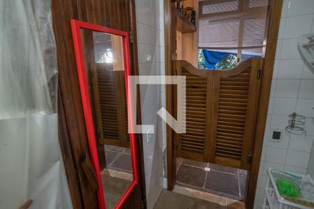 Casa à venda com 800m², 6 quartos e 3 vagas Casa à venda com 800m², 6 quartos e 3 vagassala de convivência banheiro