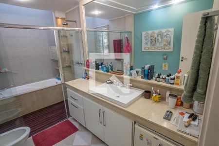 Casa à venda com 800m², 6 quartos e 3 vagas Casa à venda com 800m², 6 quartos e 3 vagasBanheiro