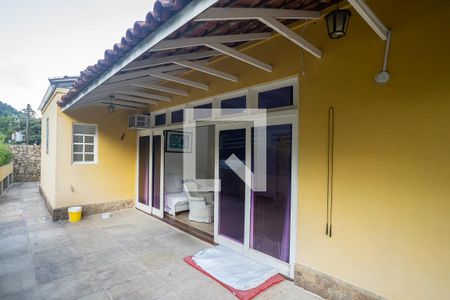 Casa à venda com 800m², 6 quartos e 3 vagas Casa à venda com 800m², 6 quartos e 3 vagasVaranda