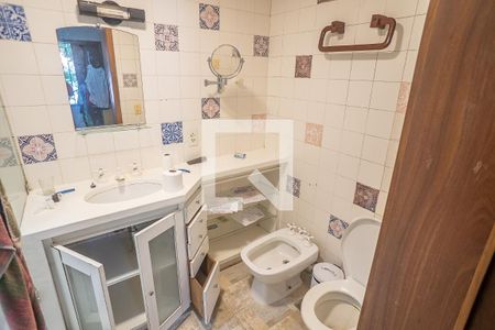 Casa à venda com 800m², 6 quartos e 3 vagas Casa à venda com 800m², 6 quartos e 3 vagasbanheiro de hospedes