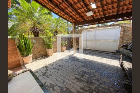Casa à venda com 225m², 3 quartos e 3 vagas Casa à venda com 225m², 3 quartos e 3 vagasGaragem