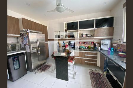 Casa à venda com 225m², 3 quartos e 3 vagas Casa à venda com 225m², 3 quartos e 3 vagasCozinha