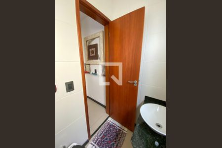 Casa à venda com 225m², 3 quartos e 3 vagas Casa à venda com 225m², 3 quartos e 3 vagasLavabo