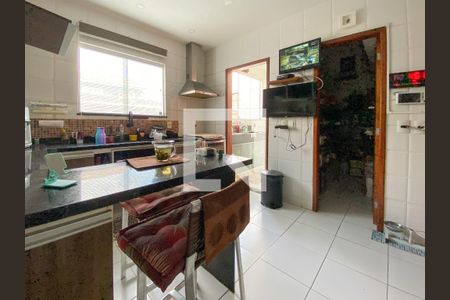 Casa à venda com 225m², 3 quartos e 3 vagas Casa à venda com 225m², 3 quartos e 3 vagasCozinha