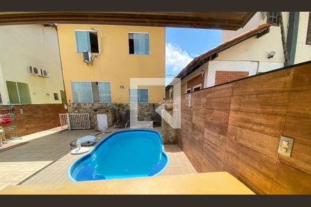 Casa à venda com 225m², 3 quartos e 3 vagas Casa à venda com 225m², 3 quartos e 3 vagasPiscina