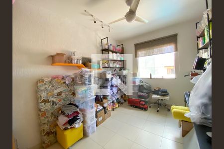 Casa à venda com 225m², 3 quartos e 3 vagas Casa à venda com 225m², 3 quartos e 3 vagasQuarto 2