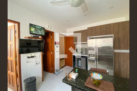 Casa à venda com 225m², 3 quartos e 3 vagas Casa à venda com 225m², 3 quartos e 3 vagasCozinha