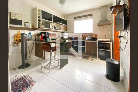 Casa à venda com 225m², 3 quartos e 3 vagas Casa à venda com 225m², 3 quartos e 3 vagasCozinha