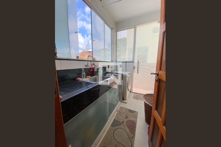 Casa à venda com 225m², 3 quartos e 3 vagas Casa à venda com 225m², 3 quartos e 3 vagasÁrea de Serviço