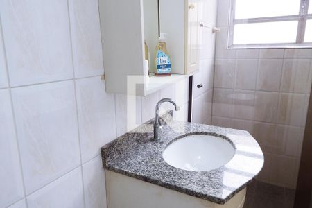 Banheiro de apartamento para alugar com 1 quarto, 57m² em Vila Valenca, São Vicente