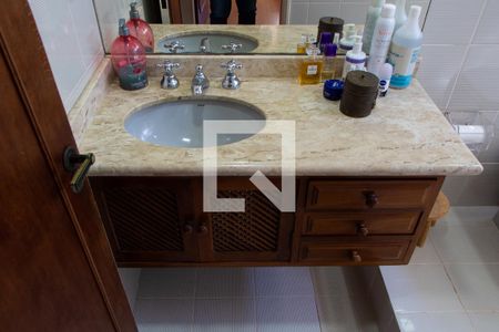 Casa à venda com 300m², 3 quartos e 4 vagas Casa à venda com 300m², 3 quartos e 4 vagasBANHEIRO SOCIAL