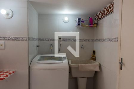 Casa à venda com 300m², 3 quartos e 4 vagas Casa à venda com 300m², 3 quartos e 4 vagasÁREA DE SERVIÇO