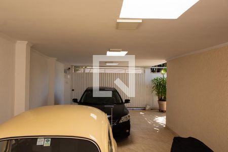 Casa à venda com 300m², 3 quartos e 4 vagas Casa à venda com 300m², 3 quartos e 4 vagasÁREA EXTERNA FRENTE