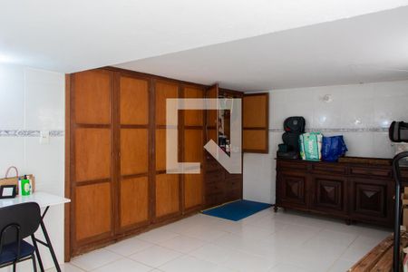 Casa à venda com 300m², 3 quartos e 4 vagas Casa à venda com 300m², 3 quartos e 4 vagasÁREA DE SERVIÇO