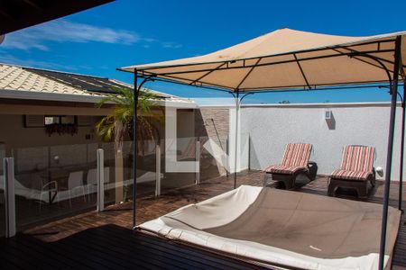 Casa à venda com 300m², 3 quartos e 4 vagas Casa à venda com 300m², 3 quartos e 4 vagasÁREA EXTERNA FUNDOS