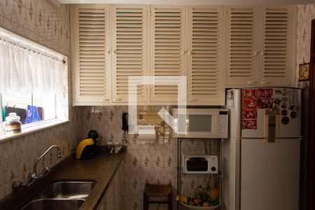 Casa à venda com 300m², 3 quartos e 4 vagas Casa à venda com 300m², 3 quartos e 4 vagasCOZINHA