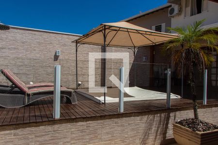 Casa à venda com 300m², 3 quartos e 4 vagas Casa à venda com 300m², 3 quartos e 4 vagasÁREA EXTERNA FUNDOS