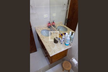 Casa à venda com 300m², 3 quartos e 4 vagas Casa à venda com 300m², 3 quartos e 4 vagasBANHEIRO SOCIAL