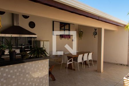 Casa à venda com 300m², 3 quartos e 4 vagas Casa à venda com 300m², 3 quartos e 4 vagasÁREA EXTERNA GOURMET