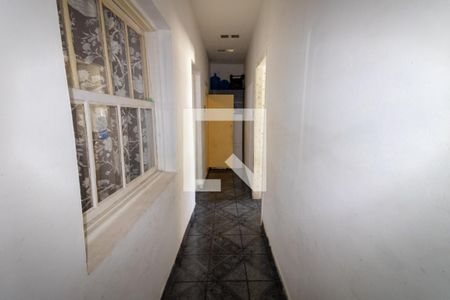 Casa à venda com 170m², 6 quartos e sem vaga Casa à venda com 170m², 6 quartos e sem vagaCorredor