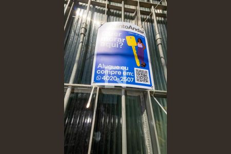 Casa à venda com 170m², 6 quartos e sem vaga Casa à venda com 170m², 6 quartos e sem vagaFachada