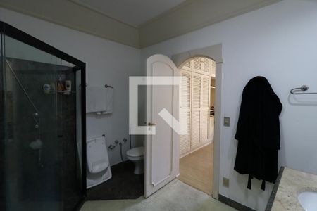 Casa à venda com 650m², 5 quartos e 3 vagasBanheiro da Suíte 2