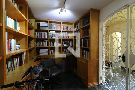 Casa à venda com 650m², 5 quartos e 3 vagasBiblioteca
