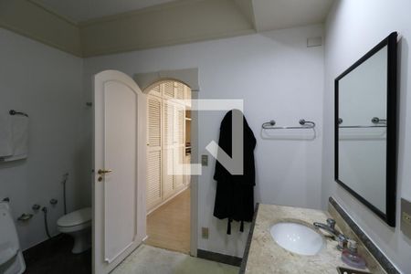 Casa à venda com 650m², 5 quartos e 3 vagasBanheiro da Suíte 2